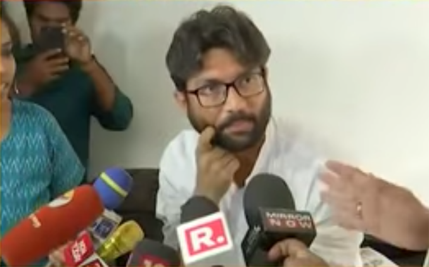 Chennai Journos boycott Jignesh Mevani as he demanded removal of Republic TV mic