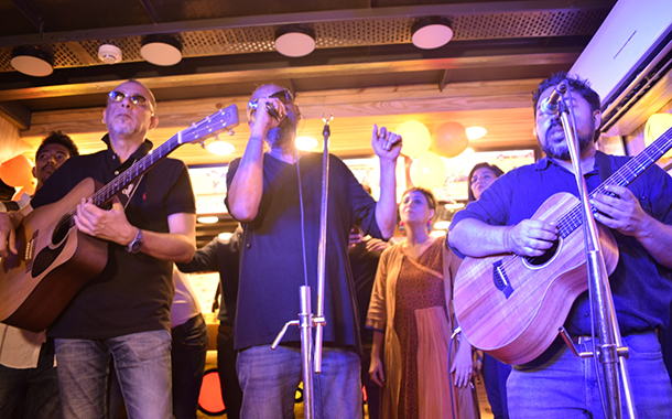 SVF and Wow Momo organised a midnight jam at Kolkata marking the release of Aami Ashbo Phirey