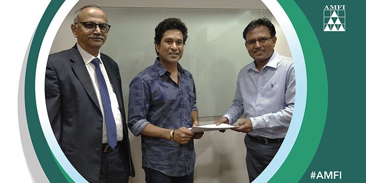 AMFI signs Sachin Tendulkar, M S Dhoni for 'Mutual Funds Sahi Hai' campaign