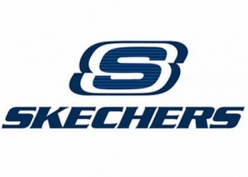 Team of Women install a flex for a Skechers billboard in Mumbai