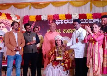 News18 Kannada anchor Navithaa Jain receives Kempegowda Award for excellence in Media