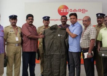 Zee Keralam honours Kerala Home Guards by providing raincoats