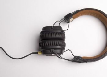 Work hours dominate audio consumption, 44 pc users pay for content: Study