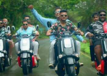 ‘Safar hai Suhana’ says Dharavi hip-hop group 7Bantaiz riding Kick-EV