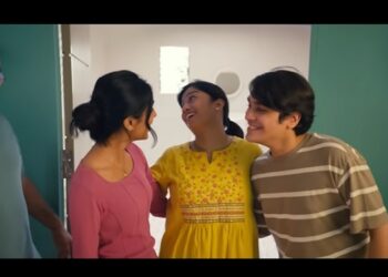 Harpic features family sharing bathroom cleaning duty, moots #MomWaliDiwali