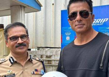 MTV Roadies - Karm Ya Kaand Champions Road Safety with Maharashtra Highway Traffic Police; distributes helmets to riders